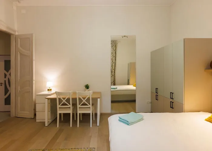 Victoriei Square Apartment *